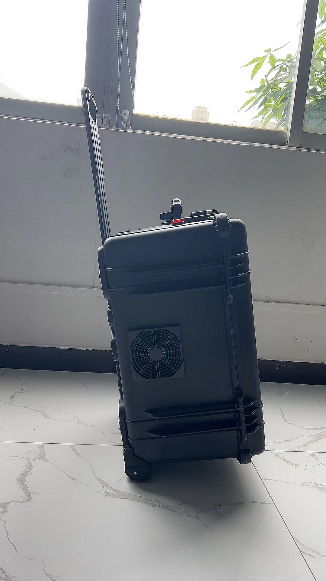 兴平手拉箱型移动通信干扰器